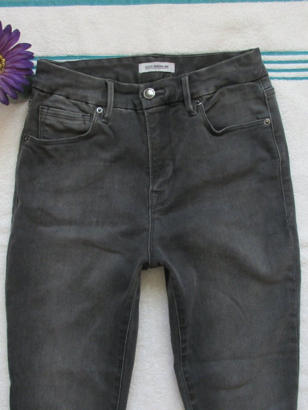 GOOD AMERICAN Jeans Size 4/27 Gray High Rise Good Legs Crop Denim
